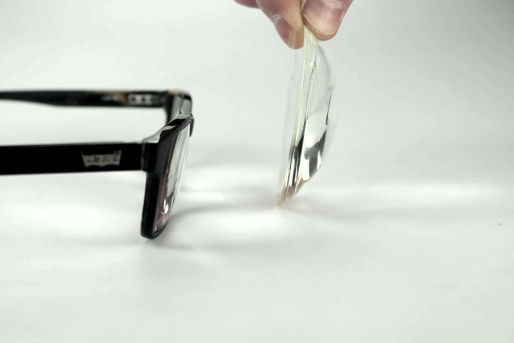 vékonyított szemüveglencse)